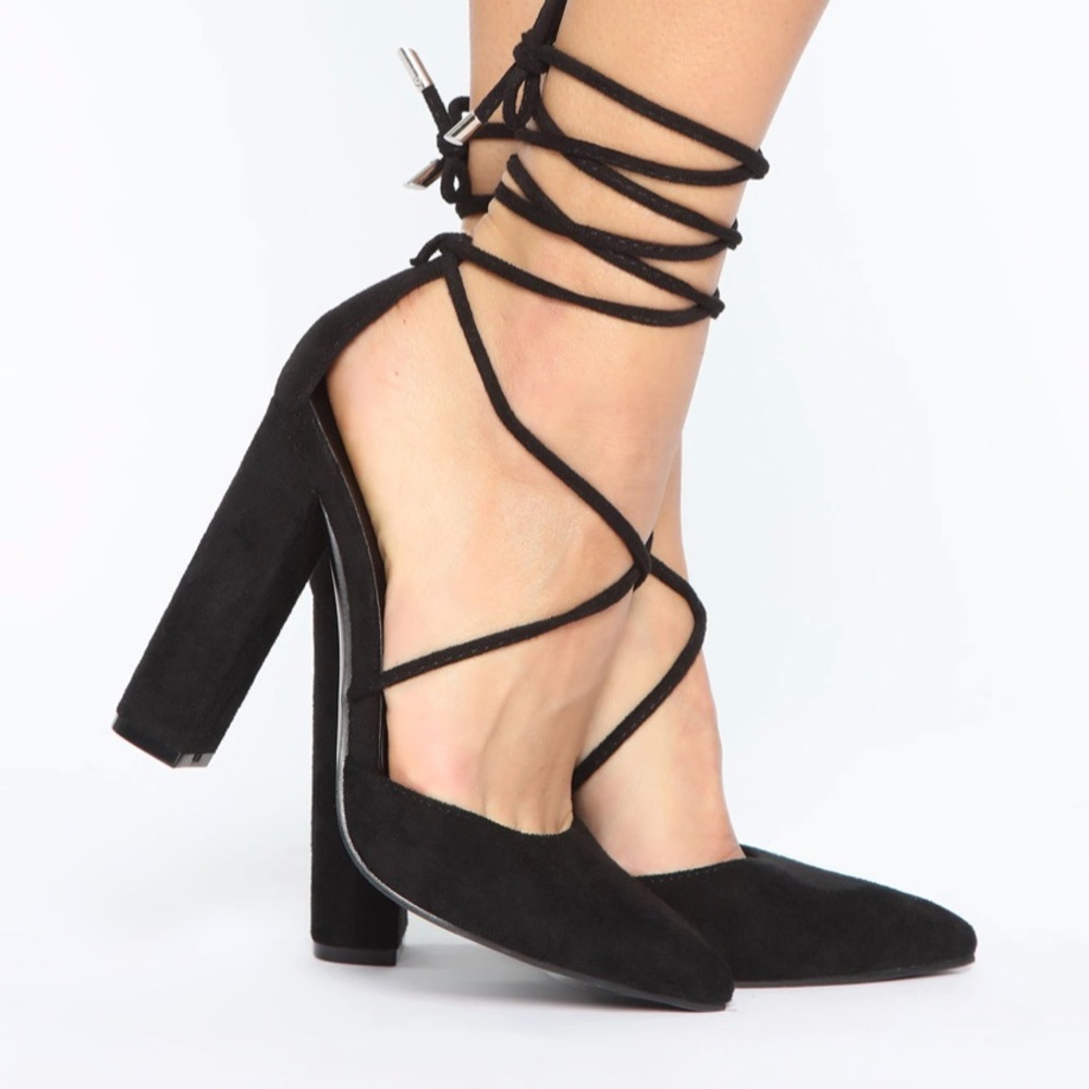 Fashion nova pointed black lace up shoes